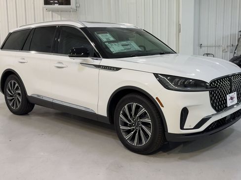 New 2025 Lincoln Aviator 2WD image 3