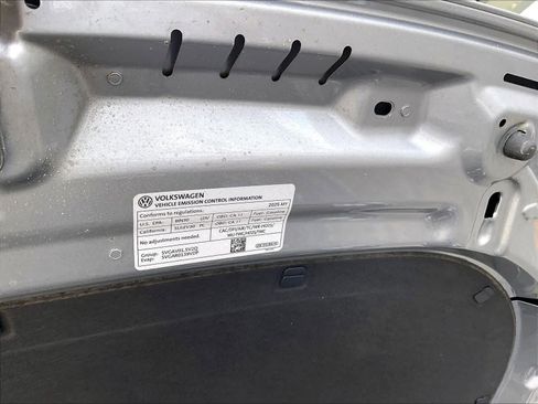 Used 2025 Volkswagen Jetta SE FWD image 35