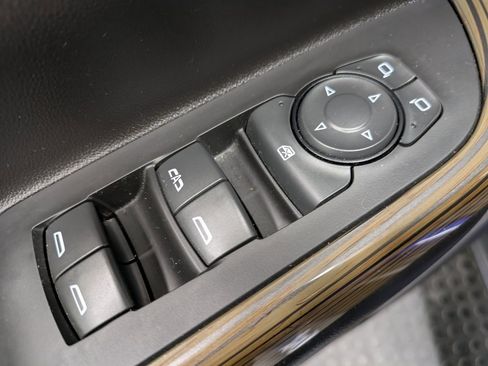 Used 2023 GMC Acadia SLE w/ Driver Convenience Package image 9