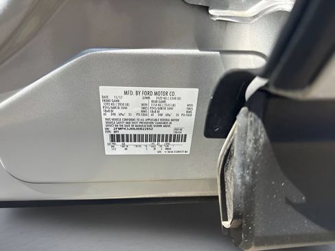 Used 2018 Ford Edge SEL FWD image 38