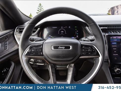 Used 2023 Jeep Grand Cherokee Overland w/ Luxury Tech Group IV AWD/4WD image 5