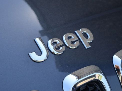 Used 2017 Jeep Cherokee Limited AWD/4WD image 27