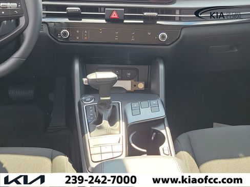 New 2026 Kia Sportage LX w/ LX Convenience Package FWD image 18