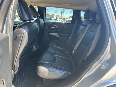 Used 2017 Jeep Cherokee Latitude w/ True North Edition AWD/4WD image 32