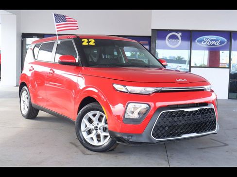 Used 2022 Kia Soul LX w/ Technology Package FWD image 1