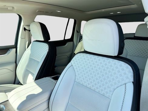 Used 2024 GMC Acadia Denali image 13