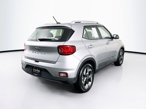 Used 2025 Hyundai Venue SEL image 9