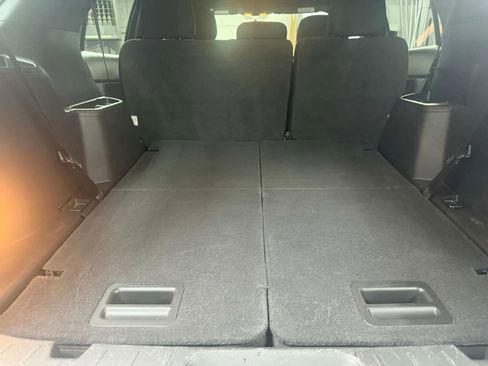 Used 2015 Ford Explorer XLT image 13