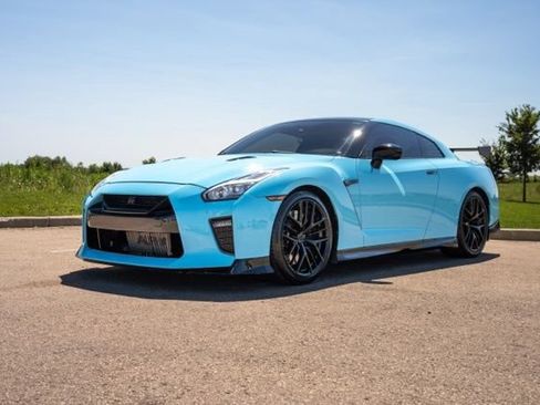 Used 2017 Nissan GT-R Premium AWD/4WD image 3