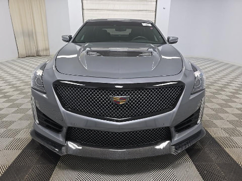 Used 2019 Cadillac CTS V w/ Luxury Package RWD image 2