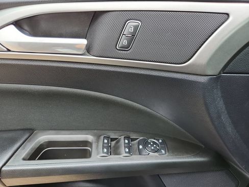 Used 2020 Ford Fusion SE AWD/4WD image 5