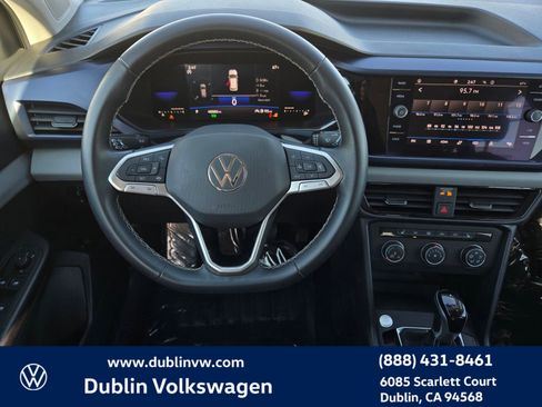 Certified 2022 Volkswagen Taos SE image 11