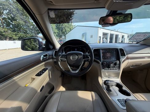 Used 2014 Jeep Grand Cherokee Overland w/ Advanced Technology Group AWD/4WD image 2