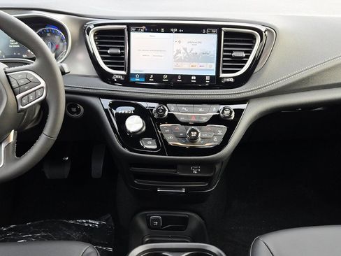 New 2026 Chrysler Pacifica Select image 21