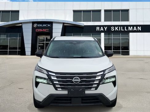 Used 2024 Nissan Rogue S AWD/4WD image 2