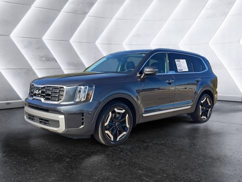 Used 2023 Kia Telluride S image 1