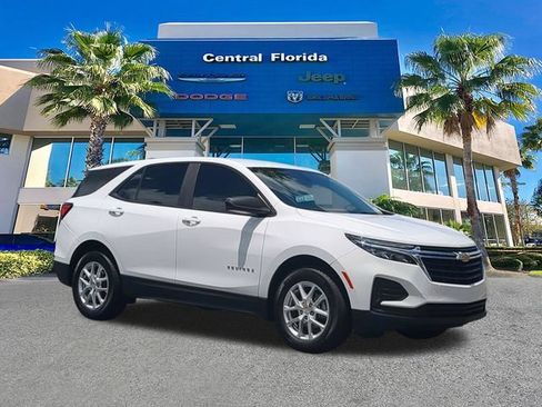 Used 2023 Chevrolet Equinox LS FWD image 2