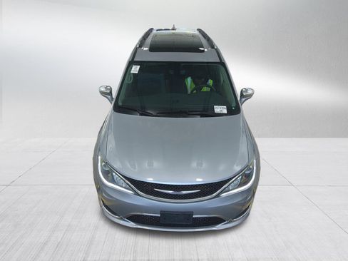 Used 2020 Chrysler Pacifica Limited image 2