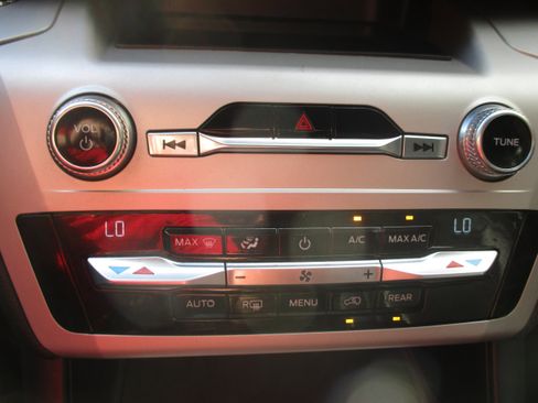 Used 2020 Ford Explorer XLT w/ Equipment Group 202A image 12