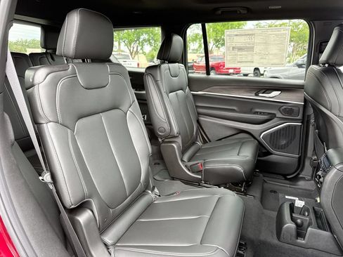 New 2026 Jeep Grand Cherokee L Limited w/ Limited Altitude Package AWD/4WD image 28