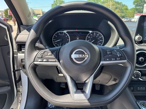 Used 2025 Nissan Sentra SV FWD image 27