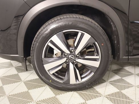 Used 2025 Nissan Rogue SL w/ SL Premium Package image 19