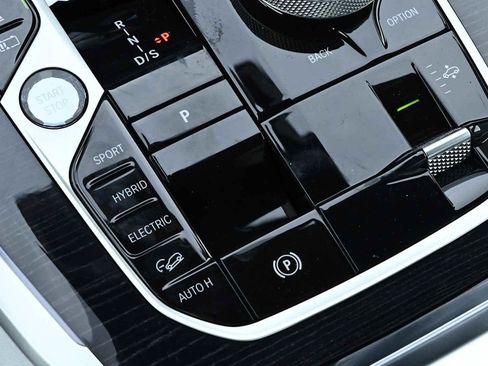 New 2026 BMW X5 xDrive50e w/ Executive Package image 17