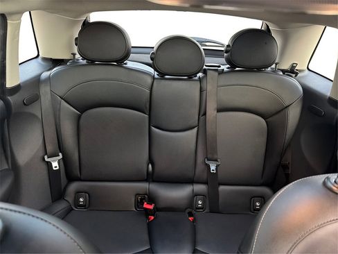 Used 2017 MINI Cooper 4-Door Hardtop image 14