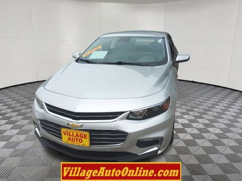 Used 2017 Chevrolet Malibu LT w/ Leather Package image 8