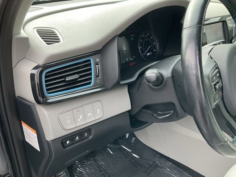 Used 2019 Kia Niro EX Premium w/ Sunroof Package image 18