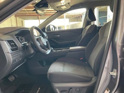 Used 2023 Nissan Rogue SV FWD image 10