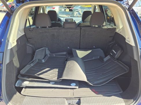 Used 2025 Nissan Rogue SV AWD/4WD image 15