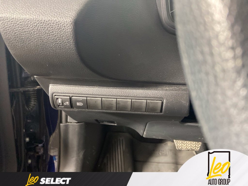 Used 2025 Toyota Corolla LE FWD image 11