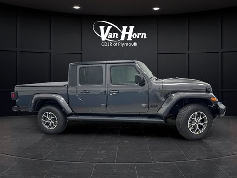 New 2026 Jeep Gladiator Sport AWD/4WD image 8
