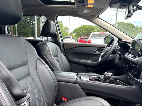 Used 2022 Nissan Rogue Platinum w/ Head-Up Display Package FWD image 11