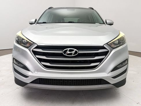 Used 2018 Hyundai Tucson Value FWD image 2