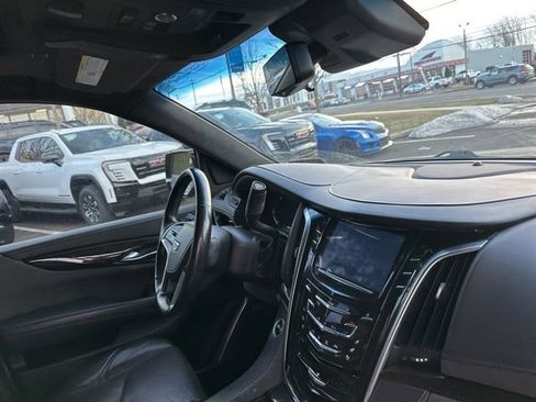 Used 2019 Cadillac Escalade Platinum image 21