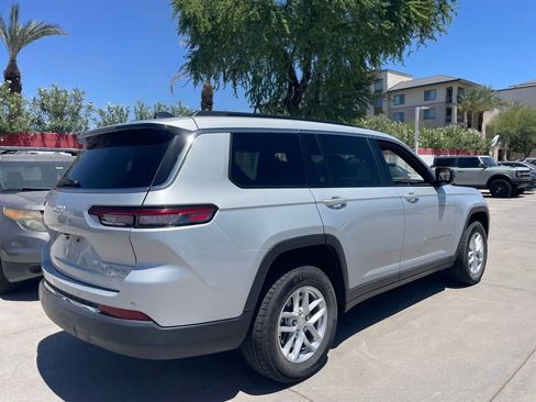 Used 2024 Jeep Grand Cherokee L Laredo AWD/4WD image 2