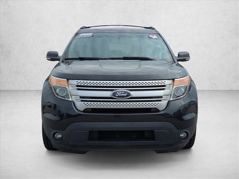 Used 2014 Ford Explorer XLT w/ Equipment Group 202A FWD image 2