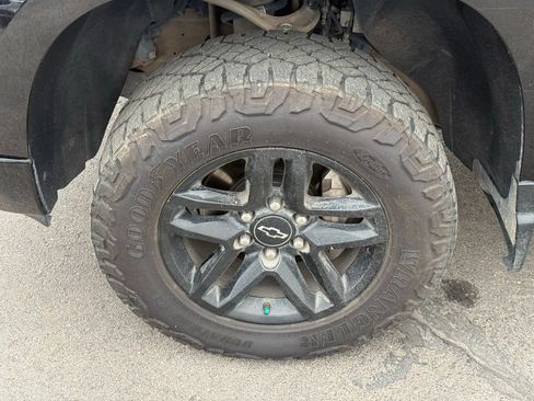 Used 2023 Chevrolet Silverado 1500 Custom Trail Boss AWD/4WD image 15