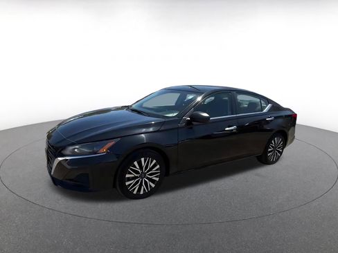 Used 2025 Nissan Altima 2.5 SV FWD image 8