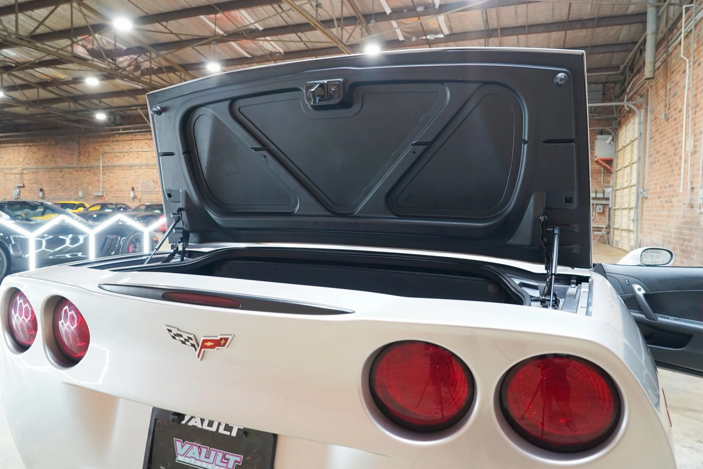 Used 2006 Chevrolet Corvette Coupe w/ Preferred Equipment Group RWD image 29
