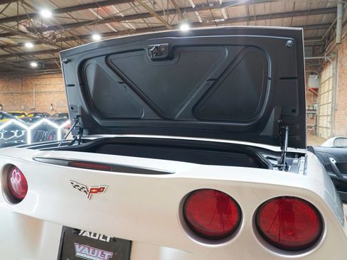Used 2006 Chevrolet Corvette Convertible w/ Preferred Equipment Group RWD image 29