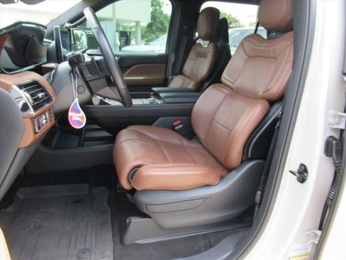 Used 2024 Lincoln Navigator L Reserve AWD/4WD image 19