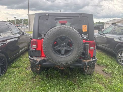 Used 2017 Jeep Wrangler Unlimited Rubicon AWD/4WD image 7