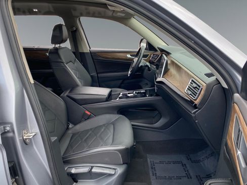 Used 2024 Volkswagen Atlas SE image 15