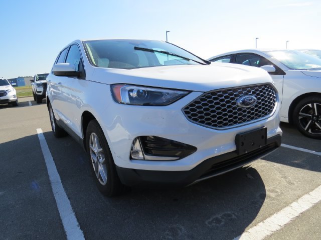Used 2024 Ford Edge SEL w/ Convenience Package AWD/4WD image 2