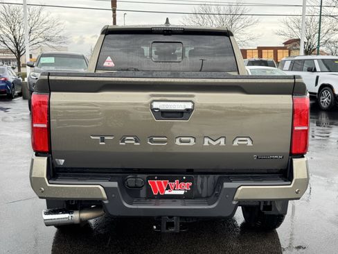 Used 2025 Toyota Tacoma Limited AWD/4WD image 18