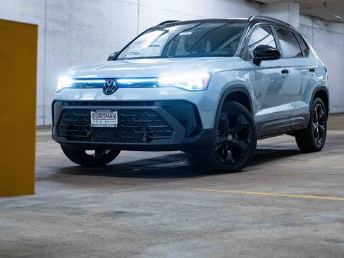 New 2026 Volkswagen Taos SE AWD/4WD image 1