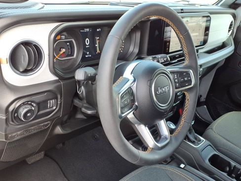 Used 2024 Jeep Wrangler Unlimited Sahara AWD/4WD image 21